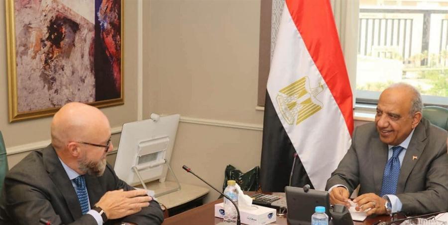 الكهرباء تستهدف التوسع في بطاريات تخزين الطاقة بالتعاون مع البنك الآسيوي