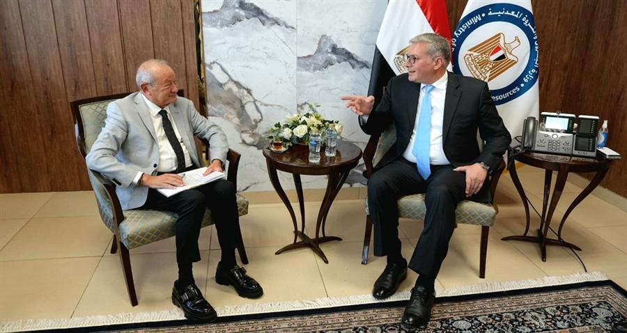 بدوي يبحث مع نجيب ساويرس تعزيز التعاون في استثمارات الذهب