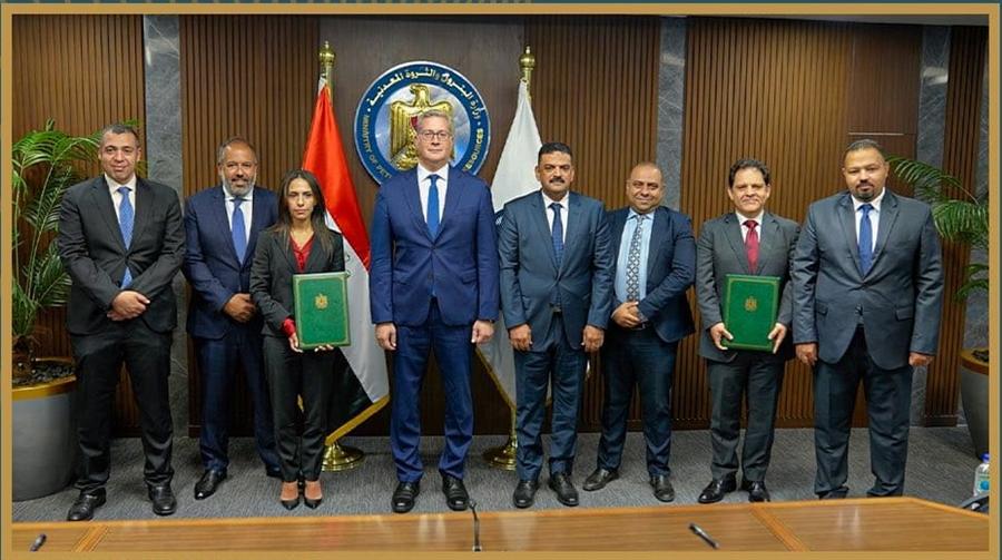 وزارة البترول توقع اتفاقية شراكة جديدة لتعظيم القيمة المضافة من خام الفوسفات وزارة البترول توقع اتفاقية شراكة جديدة لتعظيم القيمة المضافة من خام الفوسفات