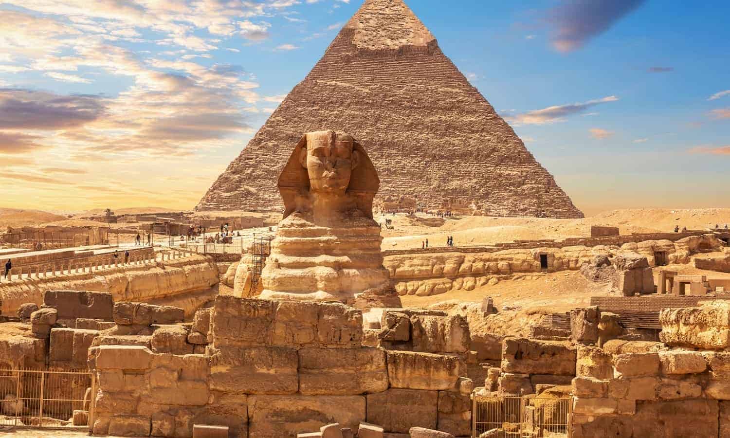 أوراسكوم بيراميدز تعلق استثماراتها في الأهرامات وتهدد بالتحكيم