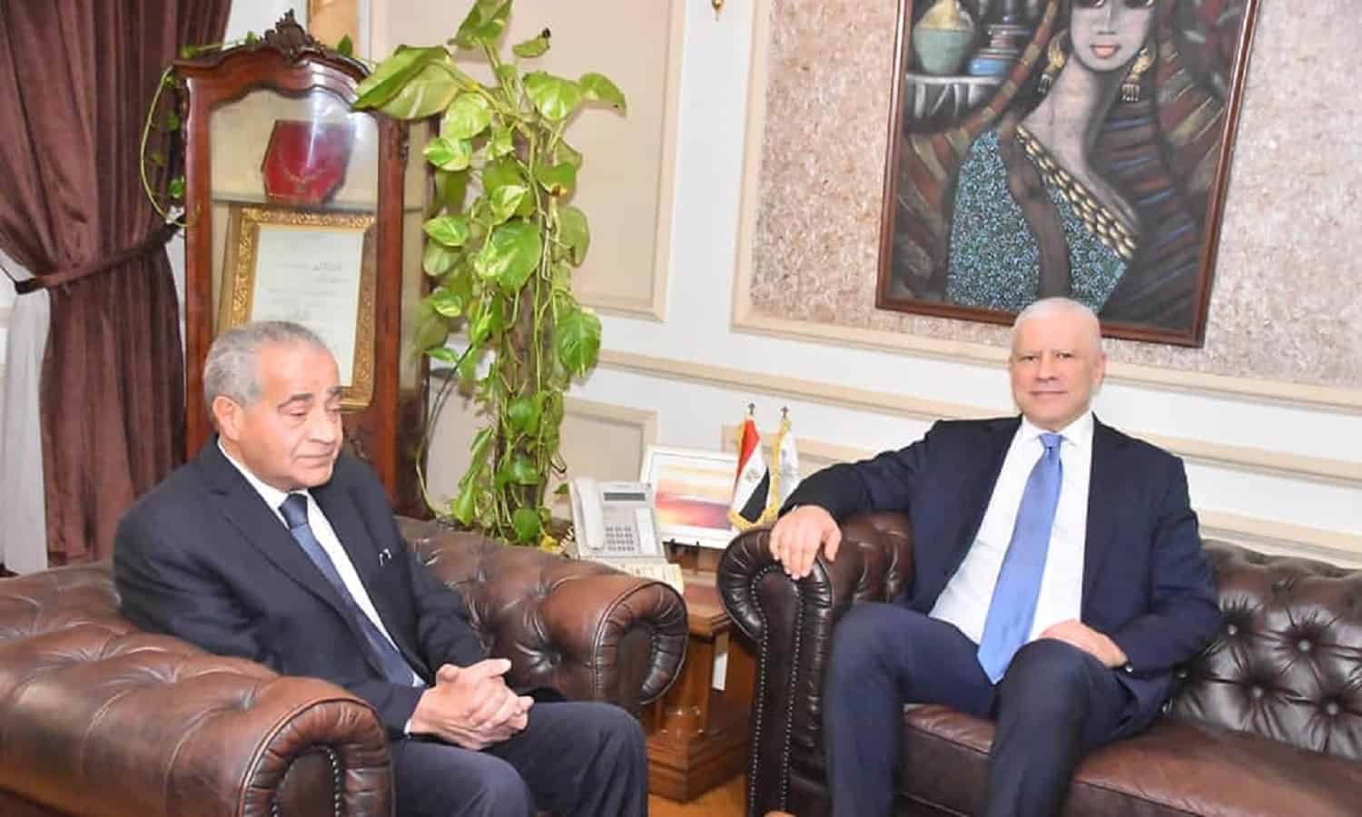وزير التموين يبحث تمويل مشروعات الصوامع بمصر مع وفد بنك الاستثمار الأوربي
