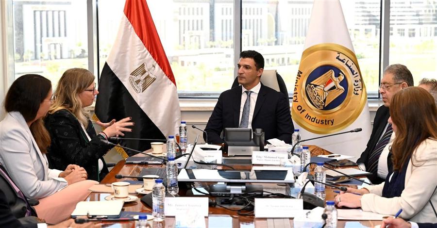 وزير الصناعة يبحث مع فولكس فاجن خطط التوسع في صناعة السيارات في مصر