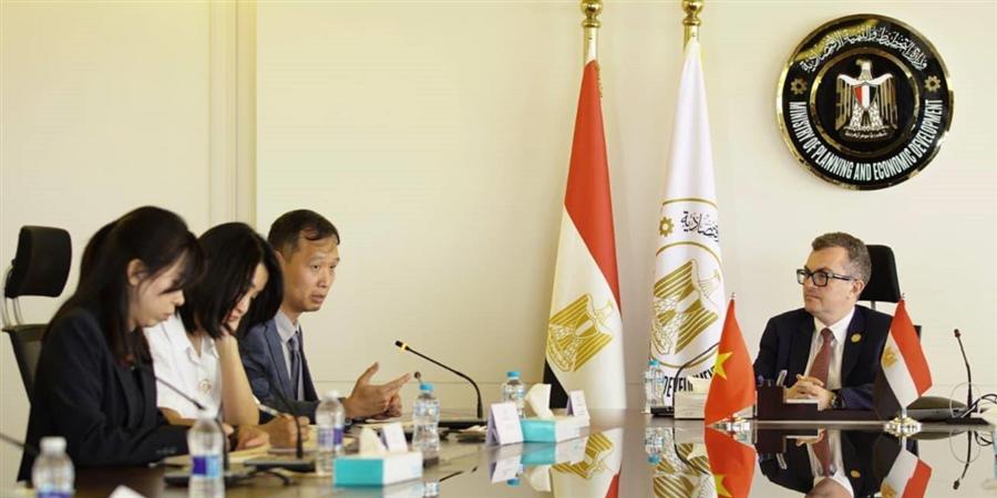 وزير التخطيط يبحث مع سفير فيتنام تعزيز الشراكة التنموية والتعاون الاقتصادي