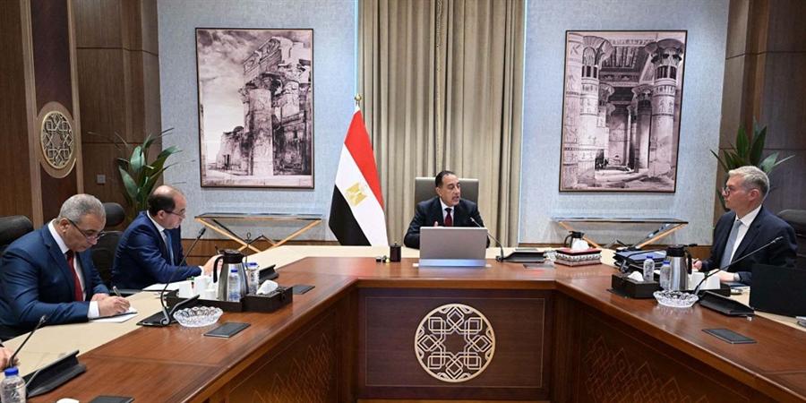 الحكومة تكثف جهودها لتأمين الوقود وتسريع طرح شركات البترول في البورصة