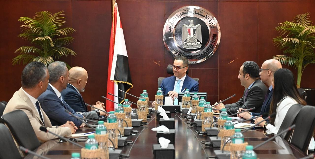وزير الاستثمار يستعرض مع وفد اتصالات مصر مشروعات الشركة بالسوق المصري