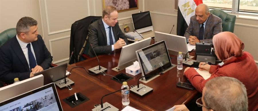 وزير الكهرباء يبحث مع أكوا باور تعزيز التعاون في مشروعات الطاقة المتجددة