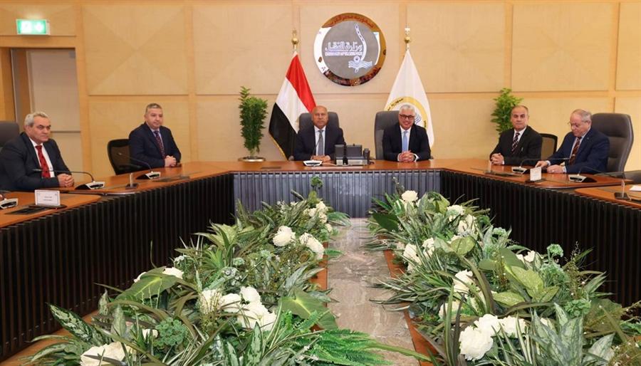 توقيع عقد تشغيل الرصيف 22 بميناء السخنة لتعزيز قدراته اللوجستية