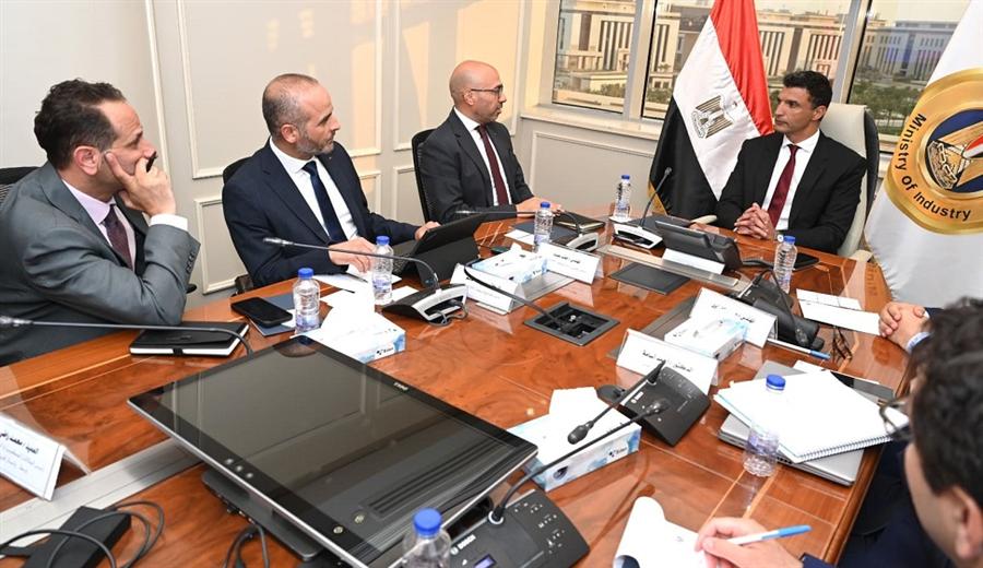 وزير الصناعة يبحث مع ABB مصر تعزيز التصنيع المحلي ودعم التحول الصناعي المستدام