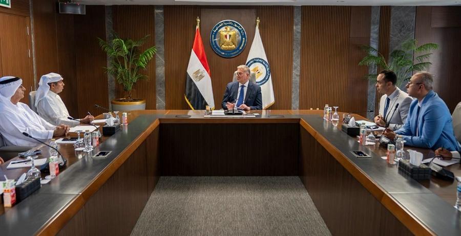 وزير البترول يبحث مع إينوك ودراجون أويل الإماراتيتين فرص التوسع الاستثماري في مصر
