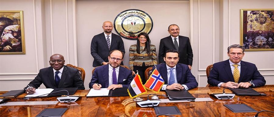 توقيع خطابات نوايا لتمويل مشروع دندرة للطاقة الشمسية لتغذية مجمع مصر للألومنيوم بقنا توقيع خطابات نوايا لتمويل مشروع دندرة للطاقة الشمسية لتغذية مجمع مصر للألومنيوم بقنا