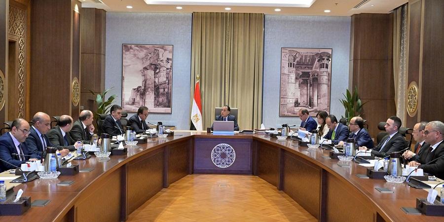 رئيس الوزراء يتابع جهود توافر الأدوية وموقف سداد مستحقات الشركات