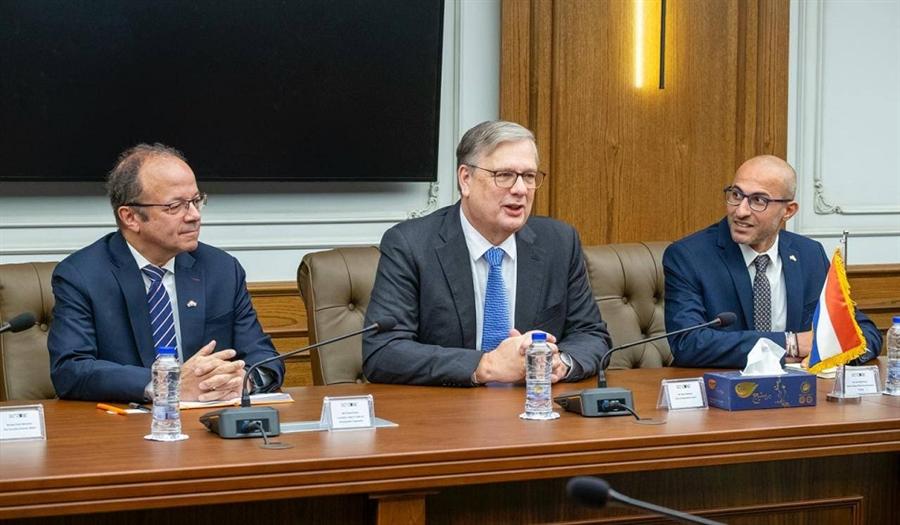 مباحثات مصرية هولندية لتعزيز استثمارات الطاقة المتجددة بالمنطقة الاقتصادية لقناة السويس