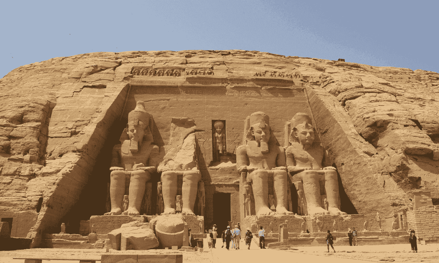 Egypt welcomes over 7M tourists in H1 2023


