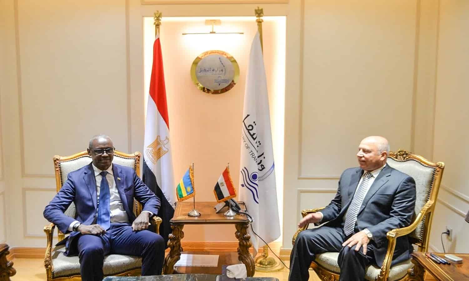 وزير النقل لسفير رواندا: مشروع القاهرة كيب تاون أطول محور برى بأفريقيا

