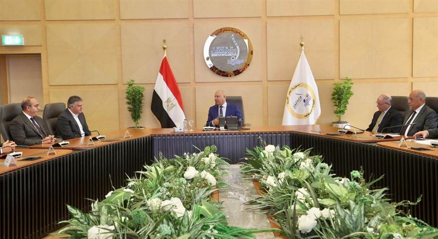 مصر تدرس إنشاء مركز دولي للتوزيع وإعادة التصدير بميناء الدخيلة