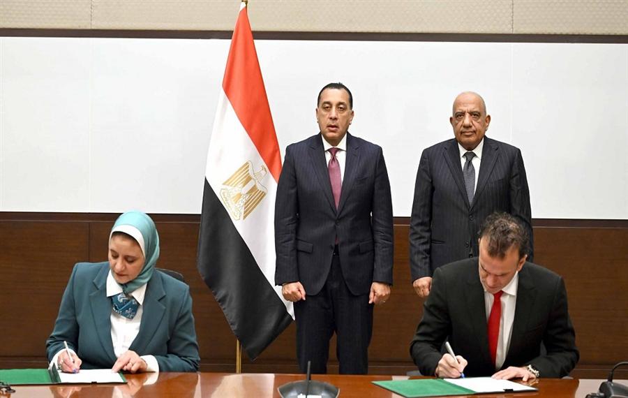 مصر توقع اتفاقية مع شركة إماراتية لتنفيذ الدراسات النهائية لمشروع الربط الكهربائي مع أوروبا