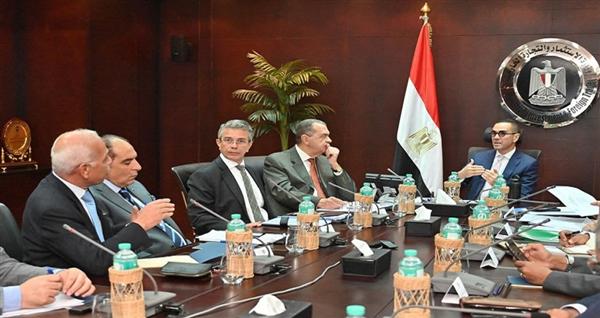 الخطيب: تقليص زمن الإفراج الجمركي إلى 5.8 يوم وخطة للوصول إلى يومين قبل نهاية العام الخطيب: تقليص زمن الإفراج الجمركي إلى 5.8 يوم وخطة للوصول إلى يومين قبل نهاية العام