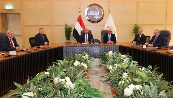 توقيع عقد تشغيل الرصيف 22 بميناء السخنة لتعزيز قدراته اللوجستية