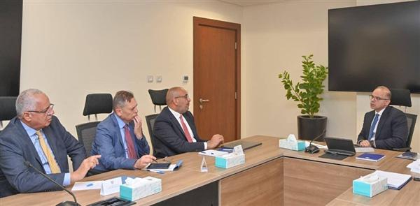 اجتماع حكومي مع كبار منتجي السكر لتعزيز سلاسل الإمداد ودعم الصناعة المحلية